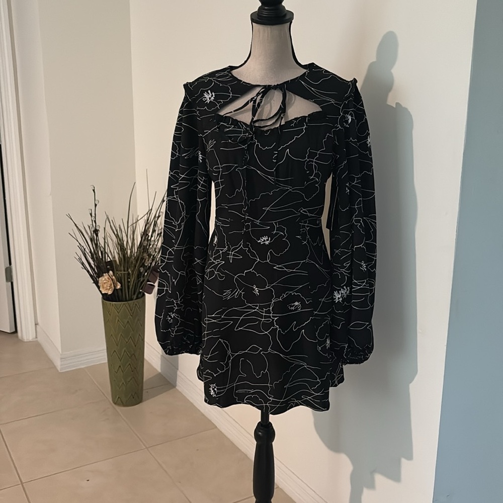 NWT $68 Lulu’s small dress floral 800 - Picture 2 of 8